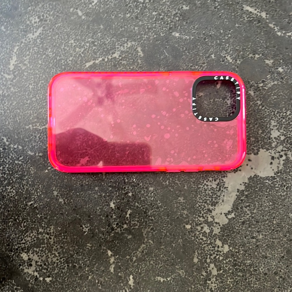 brand new casetifty case for iPhone 12 selling because i ordered the wrong size